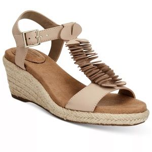 Giani Bernini Memory Foam Nude Wedges Size 7